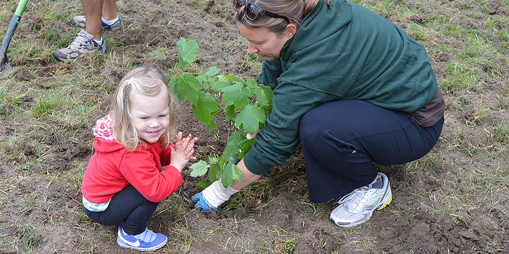 "Jesse Davidson park planting mom & daughter"